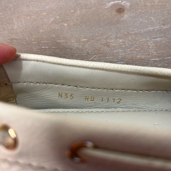 Auth Louis Vuitton Cream Monogram Embossed Leather Gloria Loafers Size 35 US 4.5 - Picture 5 of 12